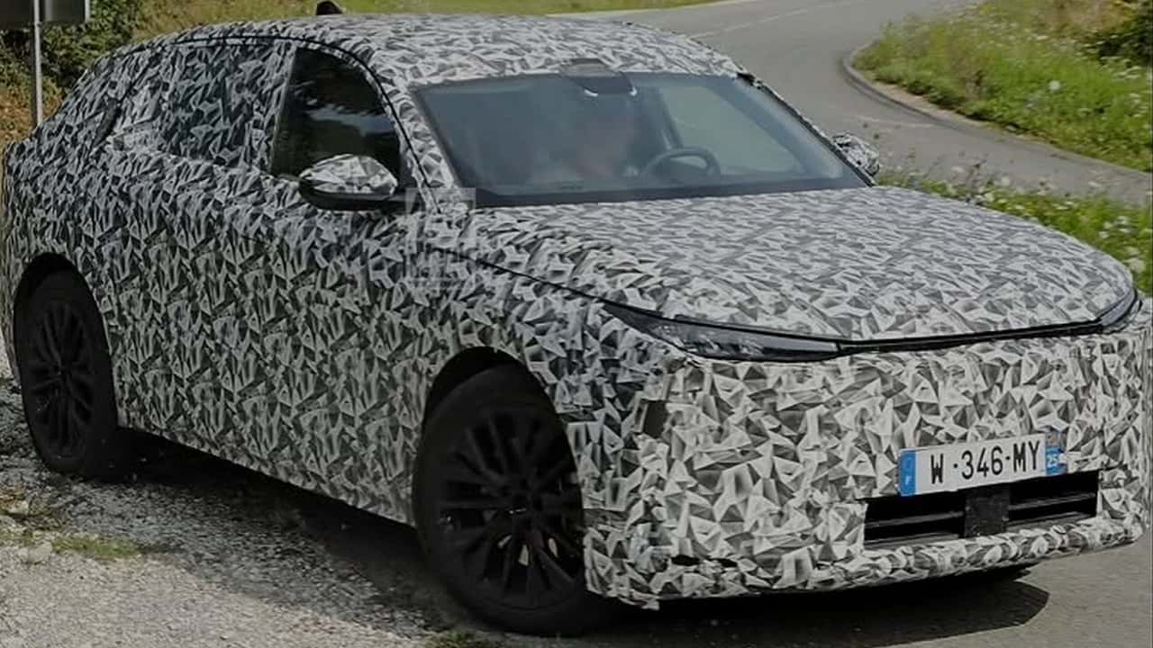 DS'in Yeni SUV Modeli İlk Defa Kamuflajsız Görüntülendi